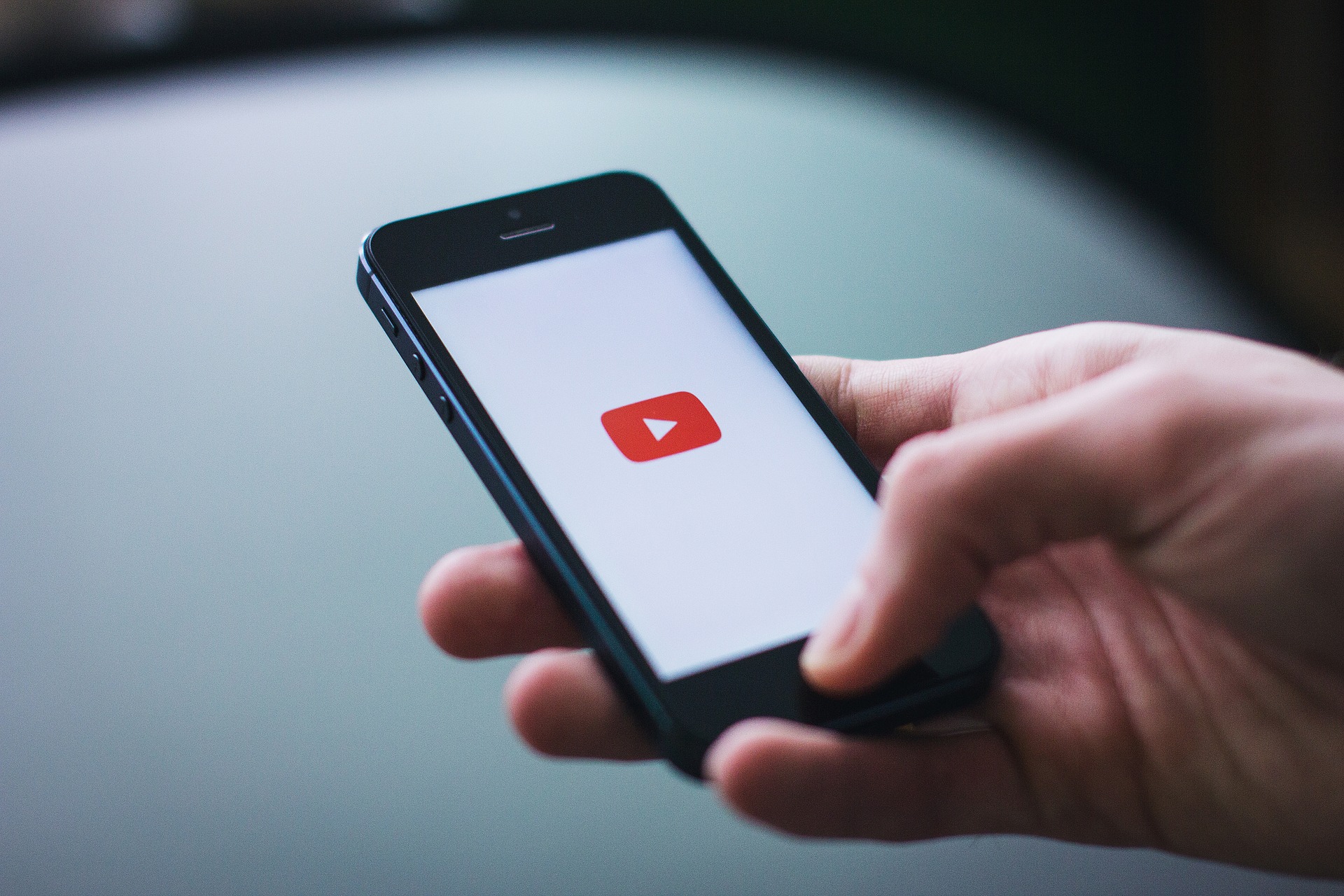 Cancellare contenuti da YouTube per proteggere la propria identità