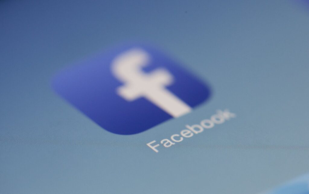 Cancellare da Facebook contenuti in violazione del diritto d’autore￼