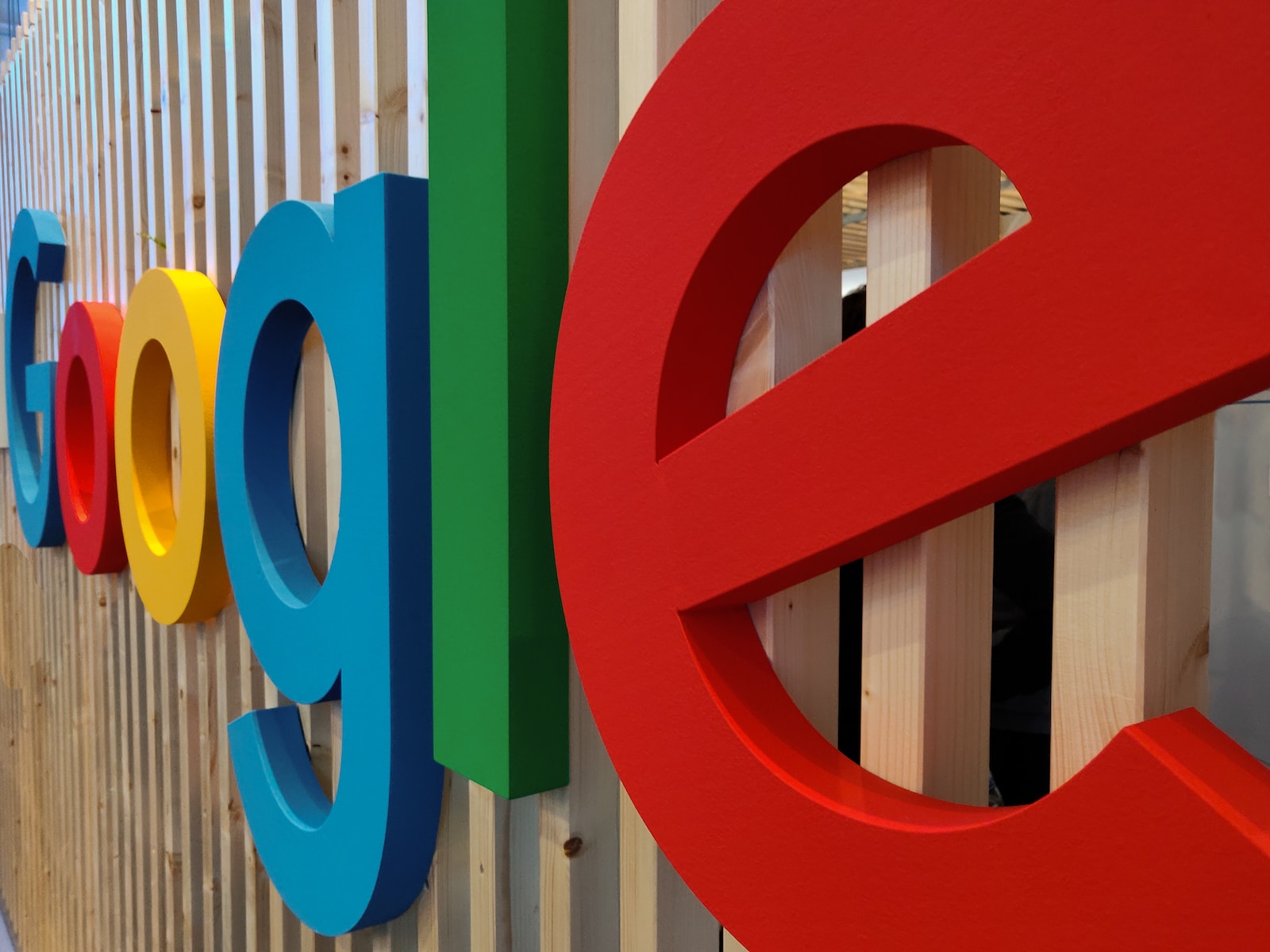 Cancellare notizie da Google, leggi questi provvedimenti del Garante